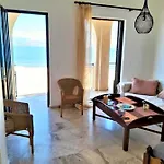 Apartment Modern Ground Floor On The Pebbles