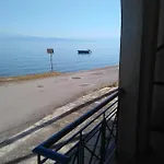 Modern Ground Floor On The Pebbles * Paralia Platanou