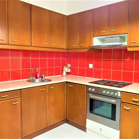 Modern Ground Floor On The Pebbles *