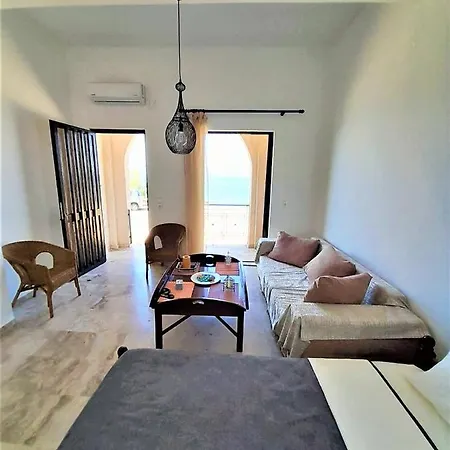 Modern Ground Floor On The Pebbles 아파트