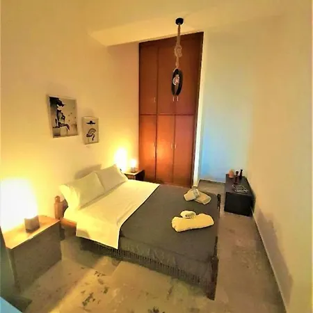 Modern Ground Floor On The Pebbles 아파트 *