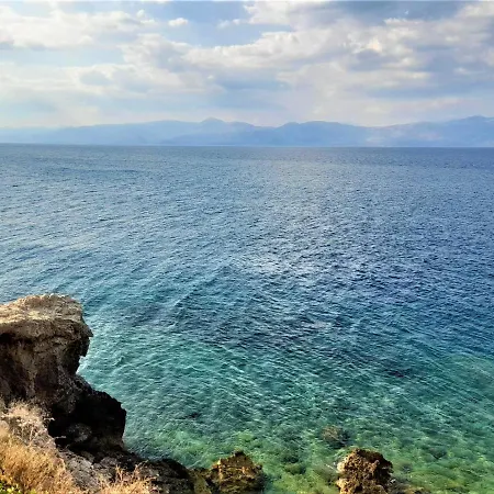 Modern Ground Floor On The Pebbles Paralia Platanou