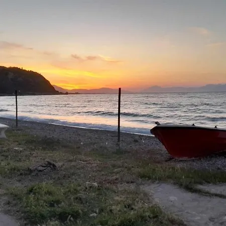 Modern Ground Floor On The Pebbles 아파트 Paralia Platanou