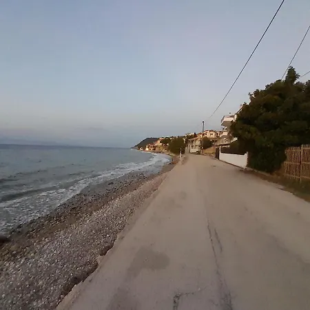 Modern Ground Floor On The Pebbles Paralia Platanou