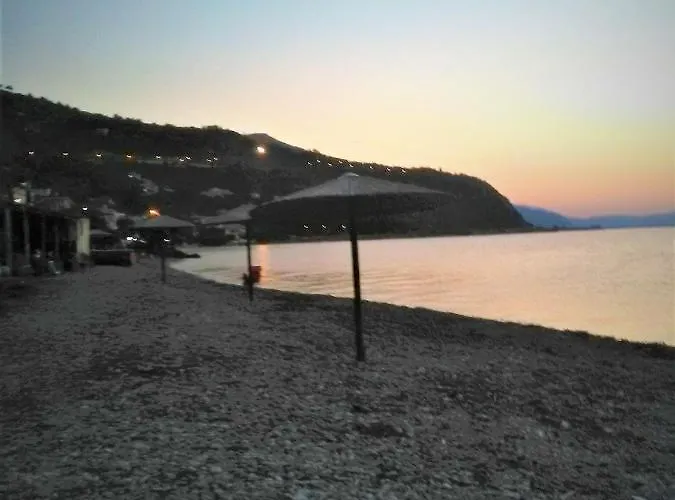 Modern Ground Floor On The Pebbles Paralia Platanou