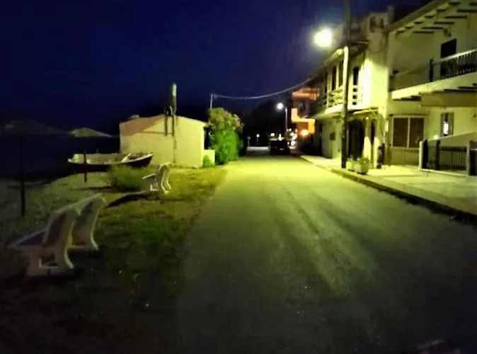 Διαμέρισμα Modern Ground Floor On The Pebbles Paralia Platanou