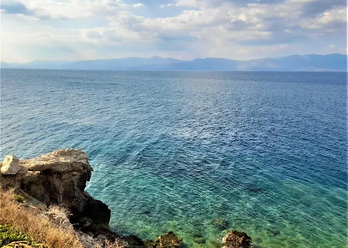 Modern Ground Floor On The Pebbles Paralia Platanou