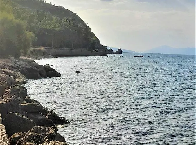 Modern Ground Floor On The Pebbles Διαμέρισμα *