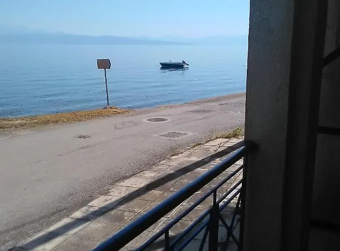 Modern Ground Floor On The Pebbles * Paralia Platanou