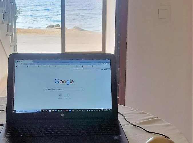 Modern Ground Floor On The Pebbles