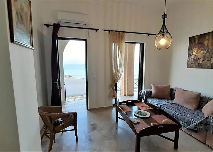 Modern Ground Floor On The Pebbles Paralia Platanou