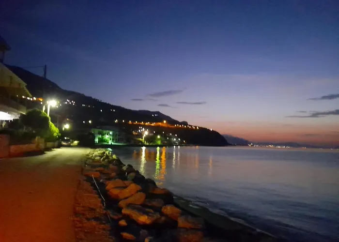 Modern Ground Floor On The Pebbles Διαμέρισμα